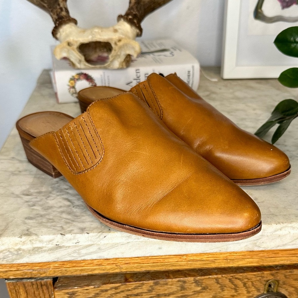 Madewell genuine leather slip on mules in tan 9